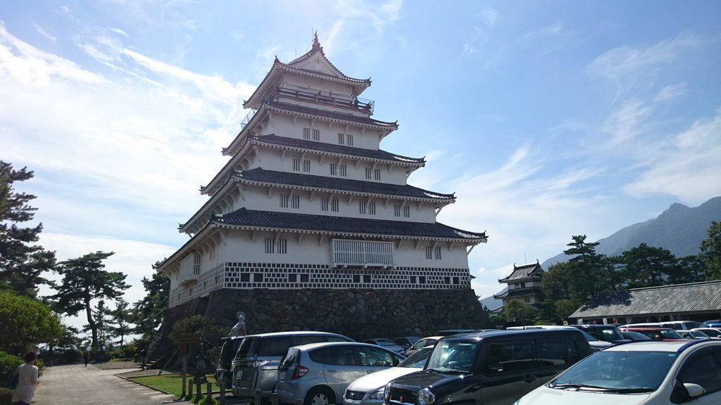 海鼠壁を備えた島原城復興天守