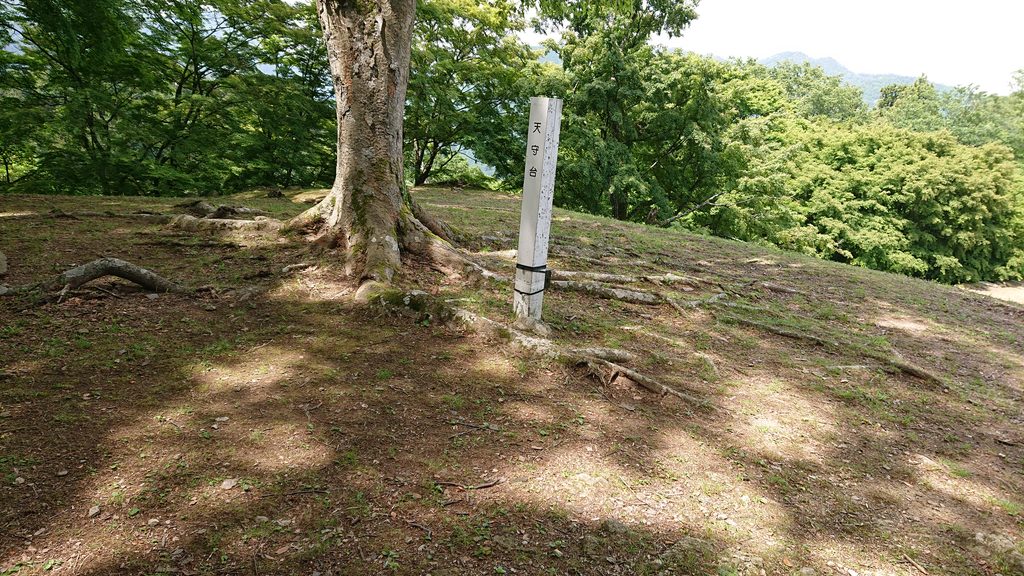 津和野城の天守台上に立つ標柱
