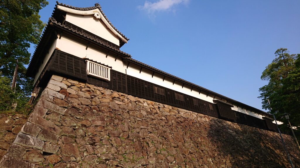 福岡城南丸多門櫓の南西隅櫓と西平櫓。
