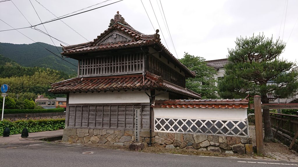 津和野藩邸跡に現存する馬場先櫓の外観
