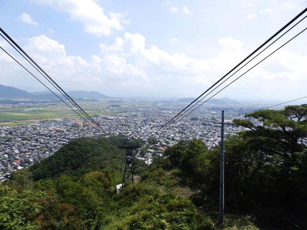 八幡山ロープウエーから城下を見る