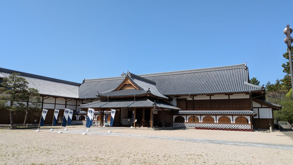 佐賀城本丸歴史館の御殿外観と玄関